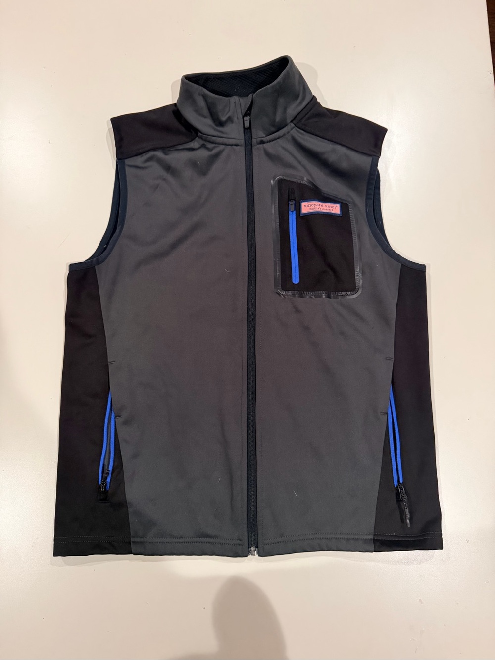 Vineyard Vines Men's Gray and Black Softshell Vest with Blue Zippers